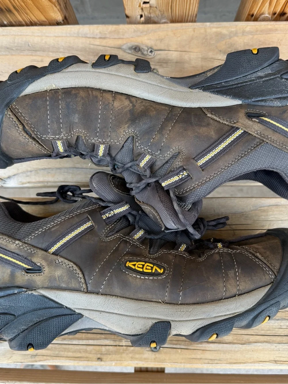 KEEN Men's size 15 Brown Leather Hiking Shoes